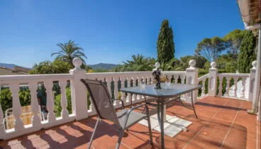 Terraza exterior del Chalet de Vicens Ash Properties