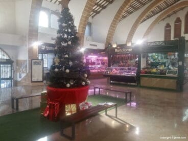 Árbol de Navidad en el Mercat de Xàbia
