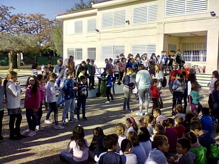 Cadena humana del colegio Trenc d'Alba
