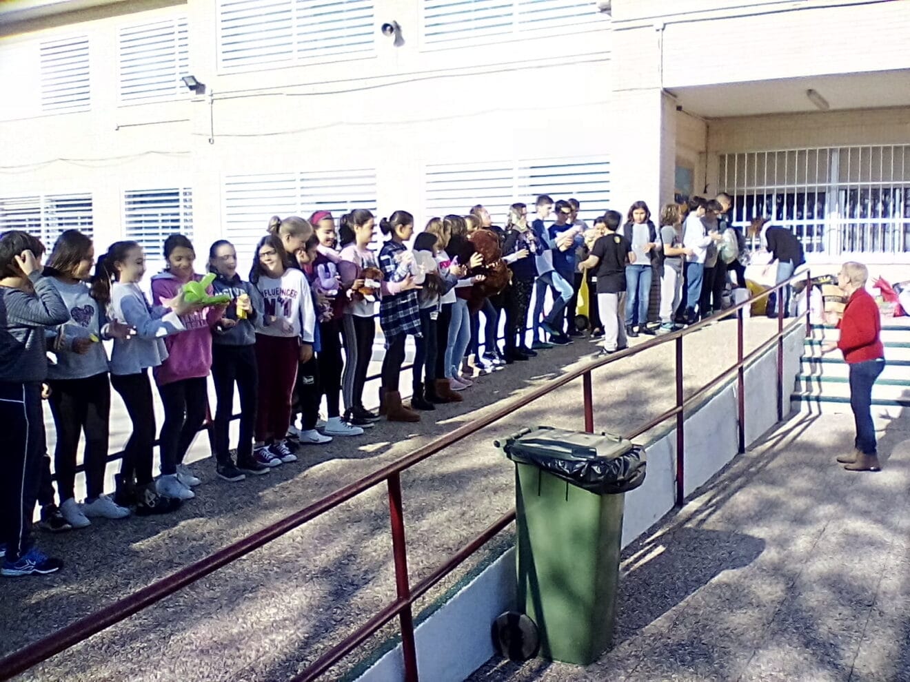 Cadena humana del colegio Trenc d'Alba