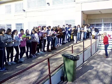 Cadena humana del colegio Trenc d’Alba