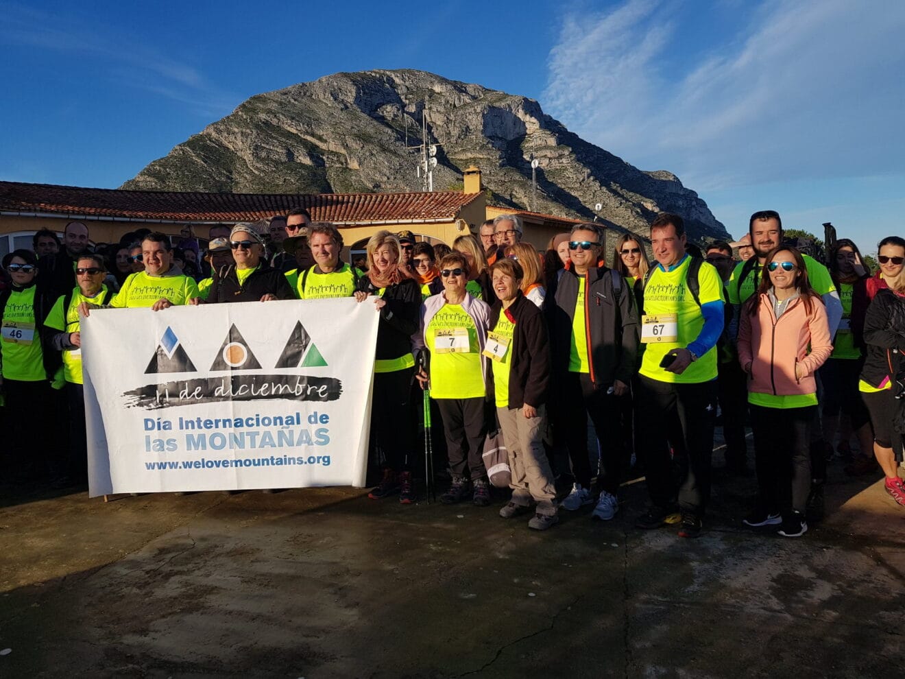 Excursionista en la subida al Montgó