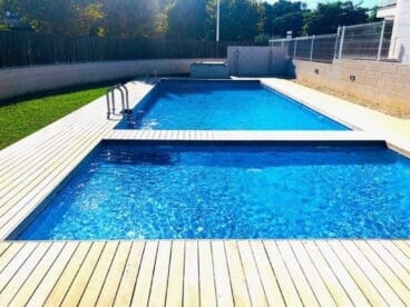 Piscina del apartamento de Atina Inmobiliaria