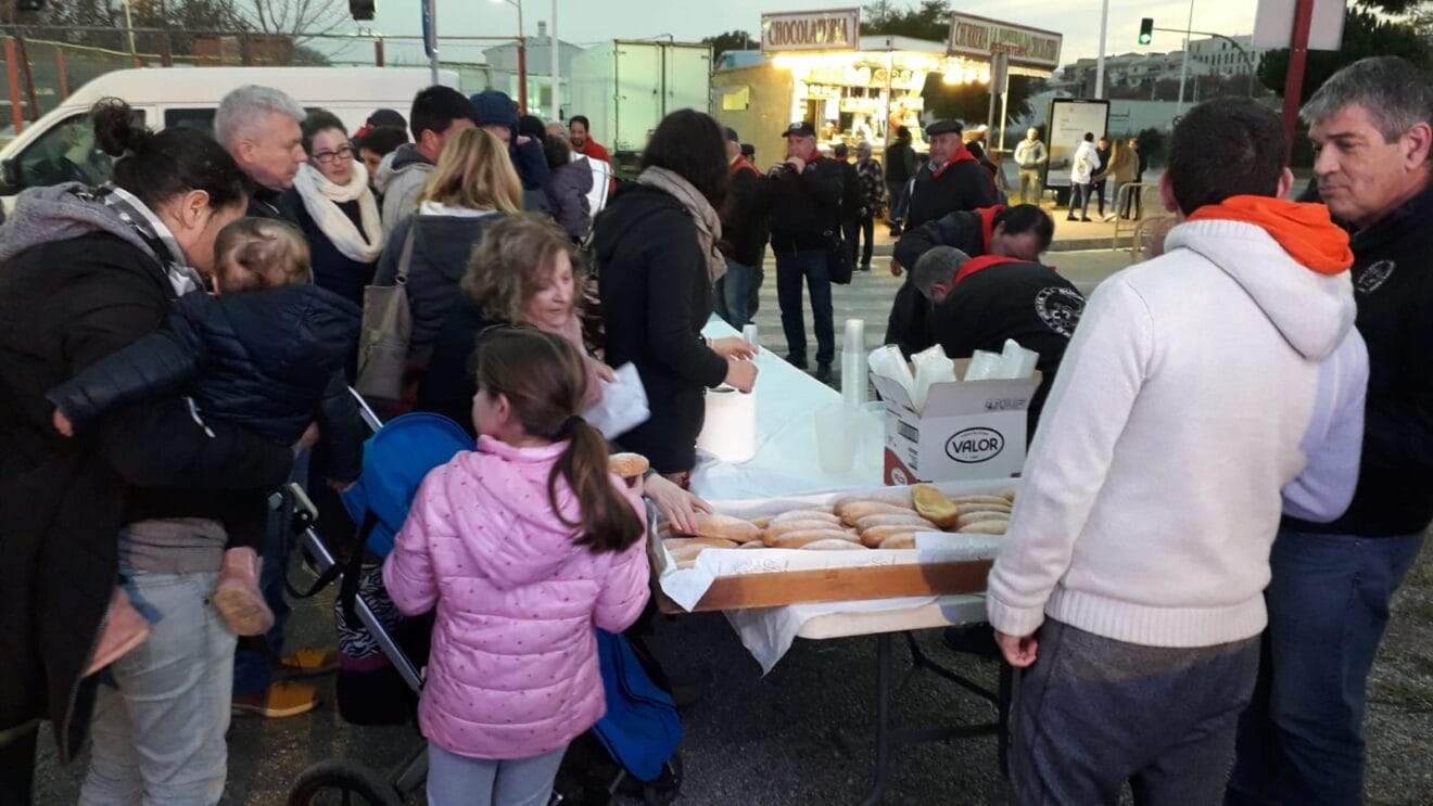 Chocolatada por la Penya La Burrera en la Feria de Atracciones