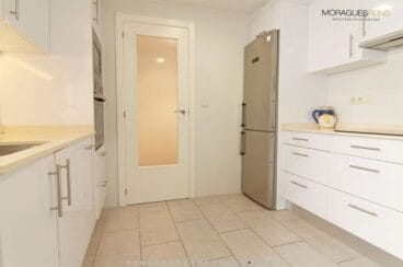 Cocina amplia MORAGUESPONS Mediterranean Houses