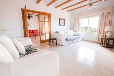 Espacios luminosos sala de estar Quality Rent a villa