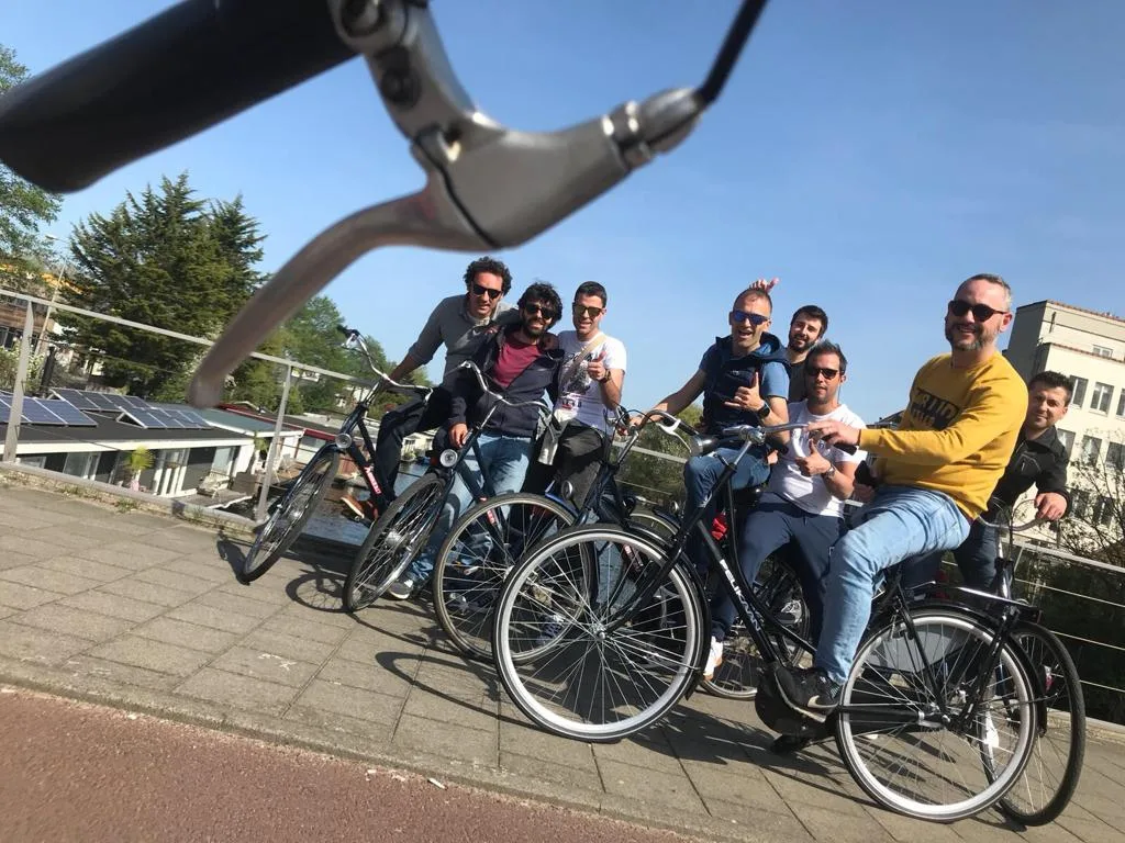 Iván Mut con los amigos en Amsterdam