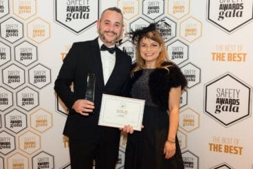 Iván recogiendo el premio