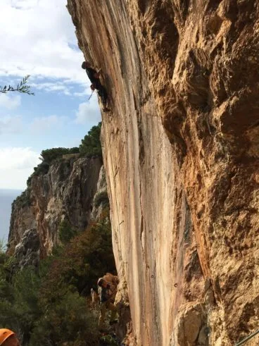 Nuevas rutas de escalada en Ambolo