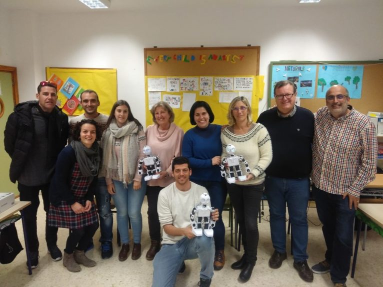 Teachers who learn to program robots in Benitatxell
