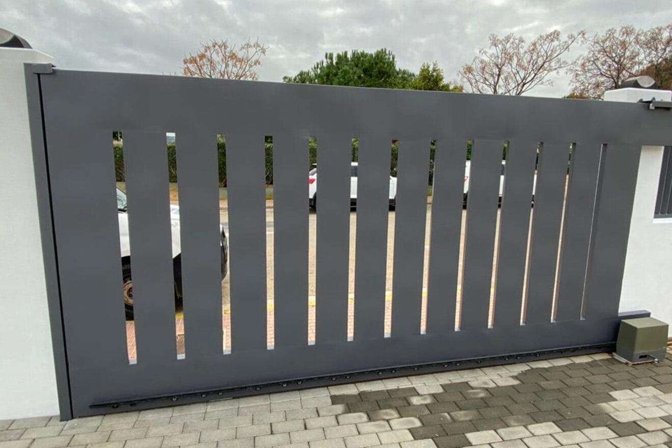 Puerta de entrada pintada - Pinturas Juanvi Ortolà