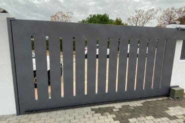 Puerta de entrada pintada – Pinturas Juanvi Ortolà