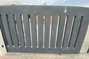 Puerta de entrada deteriorada – Pinturas Juanvi Ortolà