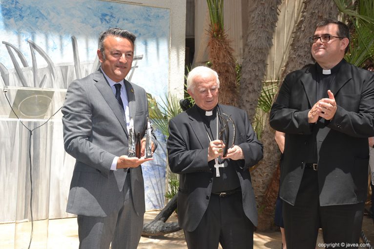 Antonio Cañizares con el alcalde y párroco de Loreto