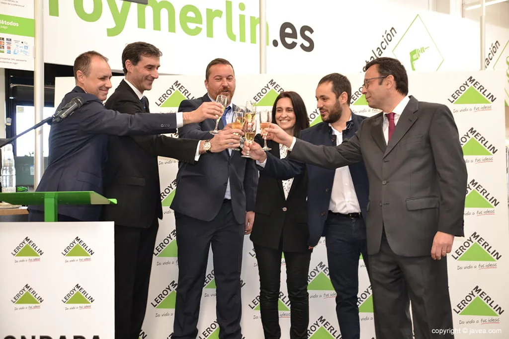 Brindis en la inauguración de Leroy Merlín Compact