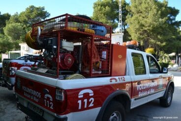 Equipamiento de materiales en los vehículos de Voluntarios de Balcón al Mar