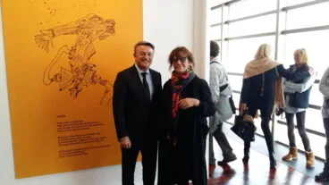 Inauguración Lucebert. Alcalde con la Noa, hija del artista