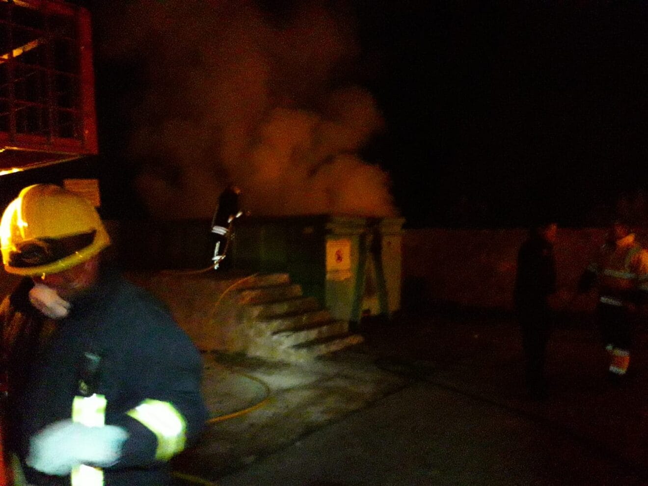Incendio de contenedor en Balcón al Mar