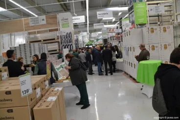 Interior de Leroy Merlín Compact Ondara