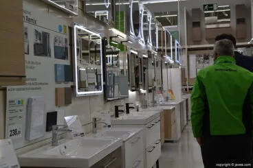 Sección de baños en Leroy Merlín Compact