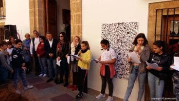 Alumnas en la lectura de mensajes por la igualdad