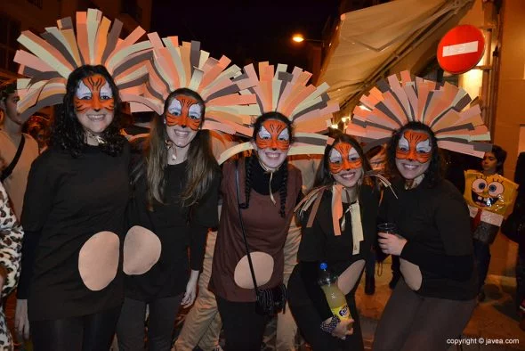 Jóvenes disfrazadas en el Carnaval de Xàbia
