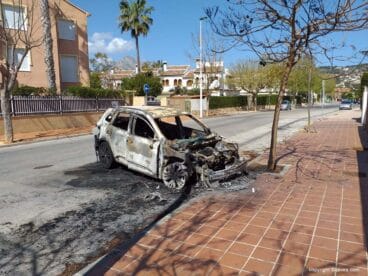 Coche incendiado