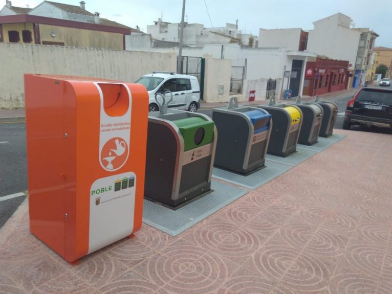 Contenedores de reciclaje en Benitatxell