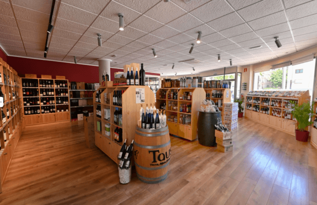 Imagen: Interior de la tienda Casa del Vino