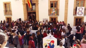 Multitudinaria concentración en el 8M