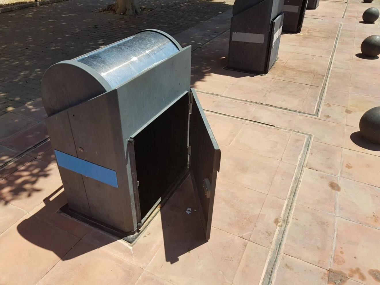 Puertas de contenedores abiertas