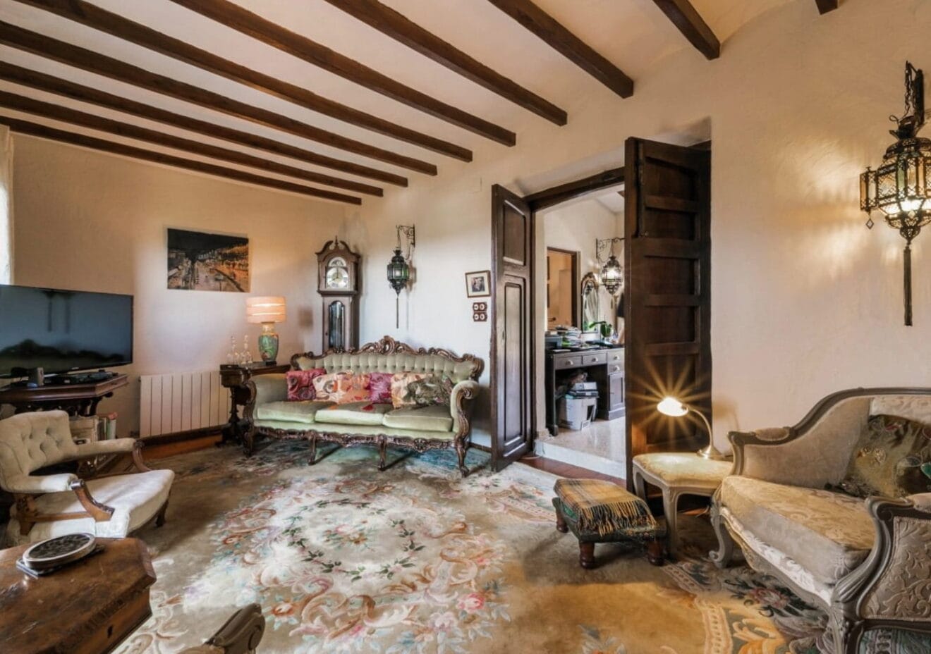 Sala de estar estilo rústico Vicens Ash Properties