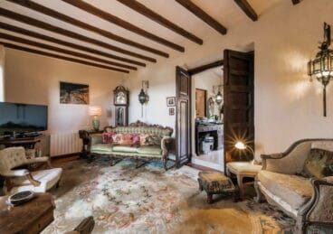Sala de estar estilo rústico Vicens Ash Properties