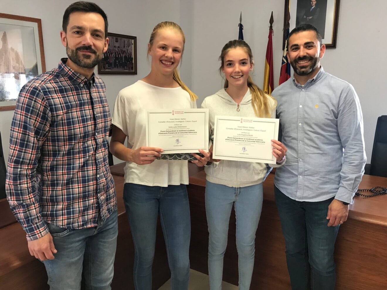 Alumnas galardonadas por su expediente académico