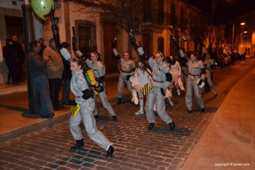 Grupo de baile que abre el desfile de Carnaval 2017