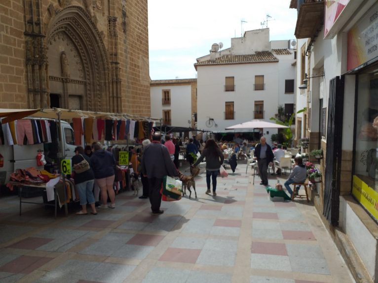 Mercado en la Plaza de la Iglesua