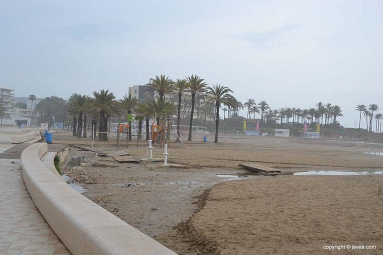 Post temporal de lluvia en la Playa del Arenal