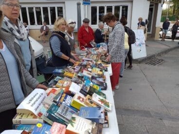 Venta de libros en el Mercadillo