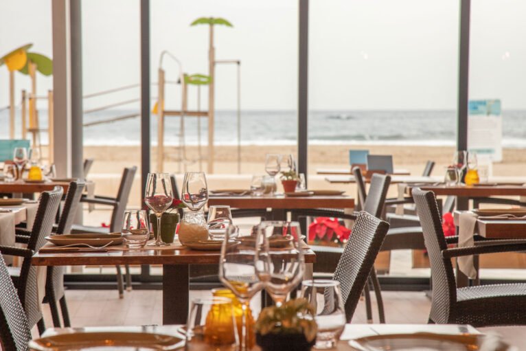 Вид на море из обеденного зала ресторана Posidonia