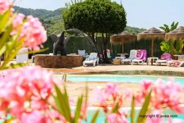 Zona de relax con tumbonas – Restaurante SeeMontgó