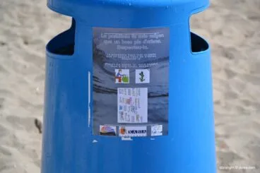 Alumnos del Trenc d’Alba pegan carteles de concienciación