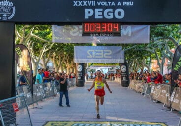 Juan Gimeno entrando en meta