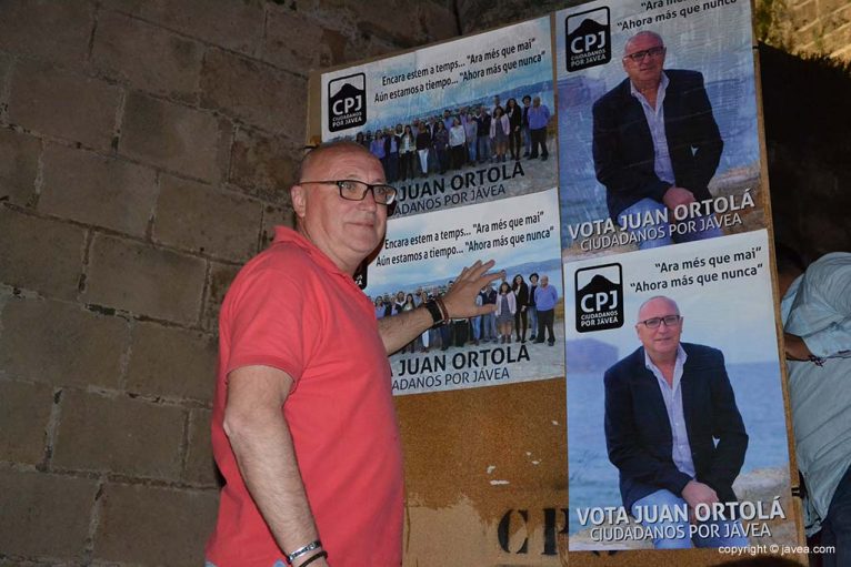 Pegada de carteles de las elecciones municipales (19)