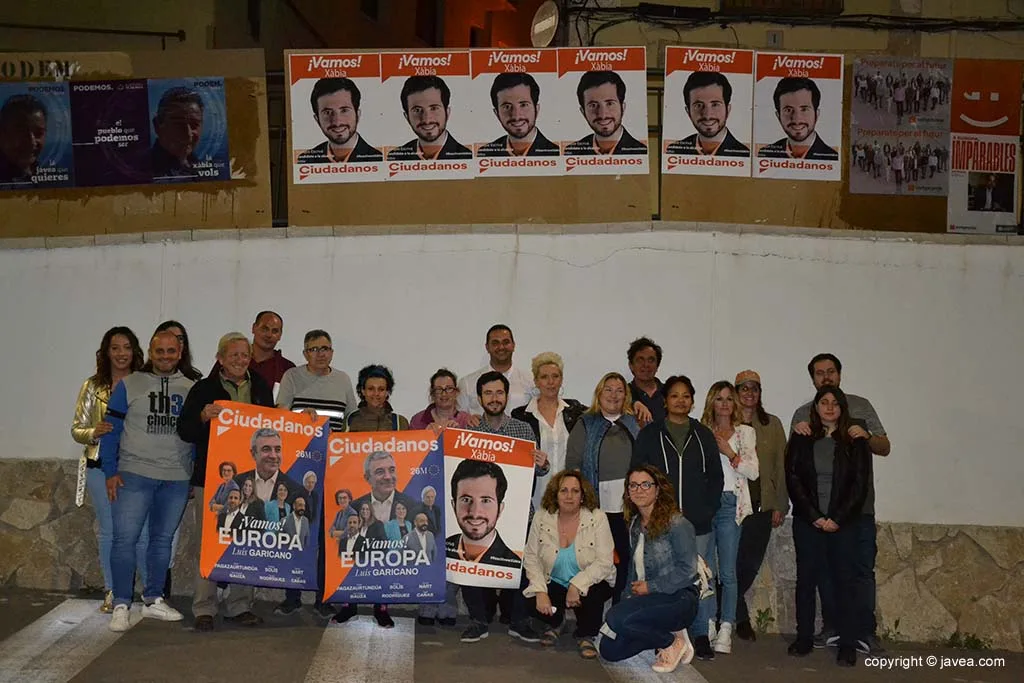 Pegada de carteles de las elecciones municipales (42)