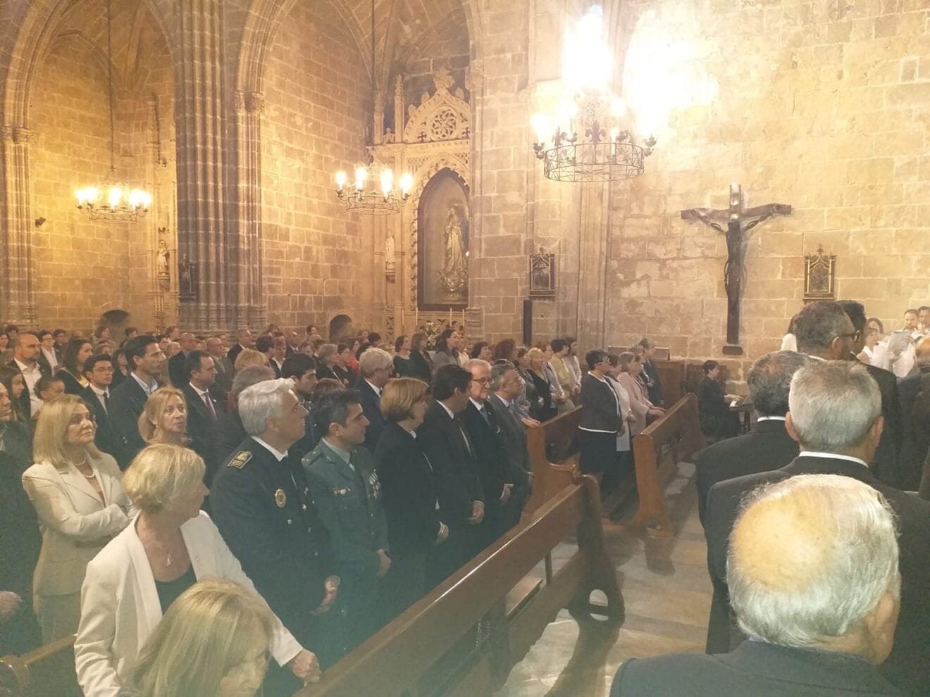 Público asistentes a la misa