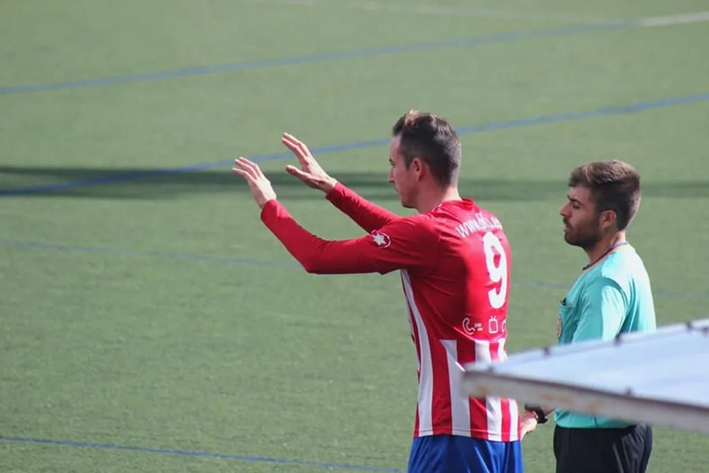 Rubén Ortolá durante el partido