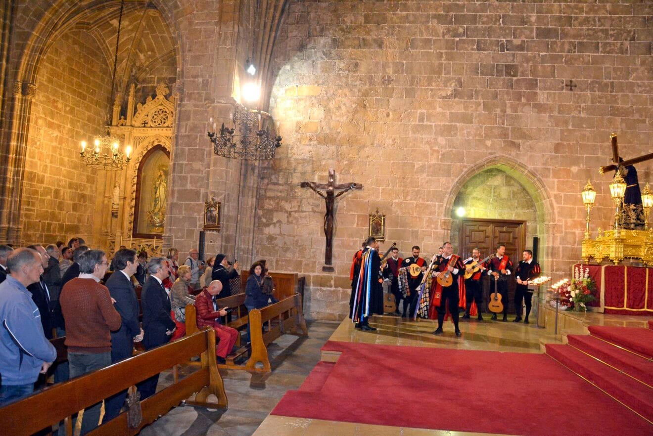 Tuna de Xàbia coloca cinta al Nazareno