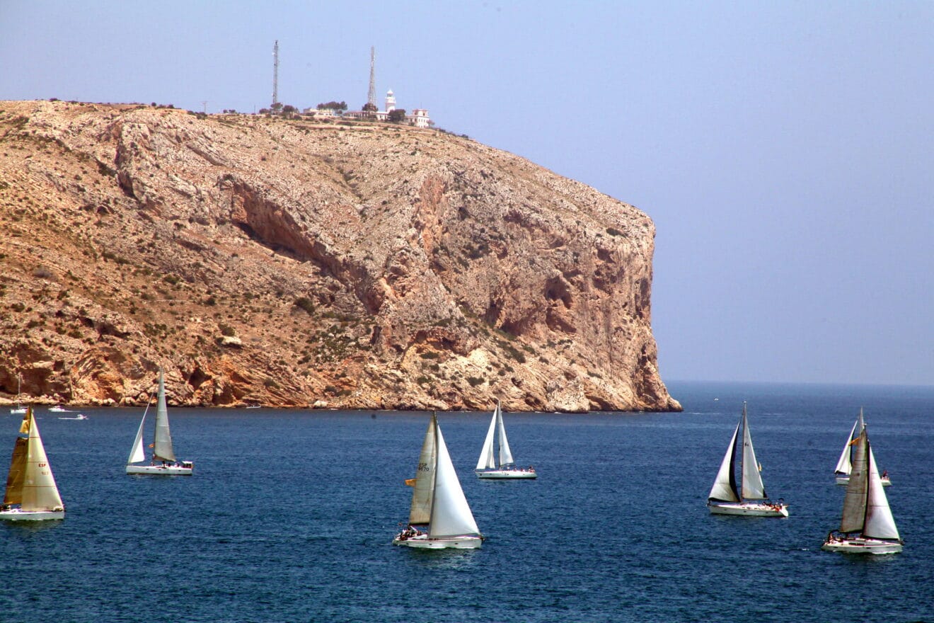 Veleros en la bahía de Xàbia