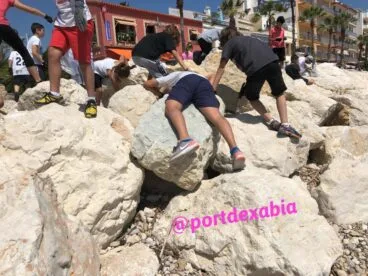 Alumnos del Port de Xàbia en la recogida de residuos