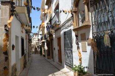 Calle engalanada